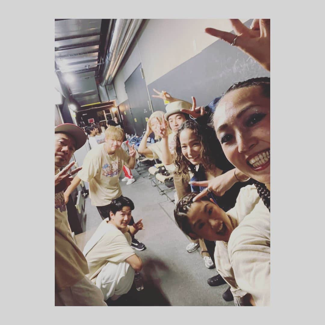 MIKUさんのインスタグラム写真 - (MIKUInstagram)「RSC MASAMI STUDIO DANCE SHOWCASE vol.21 @rscmasamistudio   みなさんの熱量… パフォーマンス… 素晴らしかったです👏✨  去年、一昨年とお手伝いさせていただいてた私ですが、 今年は歌わせていただき 本当に嬉しかったです🙌🏻💕 久しぶりの広いステージ やっぱりめっちゃ緊張しましたが🤣 最高に気持ちよかったです✨  REIMIっち @reimirsc に 描いてもらった graffitiジャケットが めちゃくちゃパワーくれました🩷 忙しい中本当にありがとう😭  袖でみんなが一緒に盛り上げてくれて、 それも嬉しかったです😭  今回、お声をかけてくださった @masamikimihara さん❣️ 私のライブをとっても喜んでくれた NANAさん❣️ そして、 色々取り計らってくれた @runa__174 ちゃん❣️ 本当にありがとうございました🙇‍♀️♥️  @makolovemako さん めっちゃかっこよかったです🥺✨また同じステージに立てて嬉しかったです♥️  @tokolefty ちゃん 忙しい中、私のアクセサリーも作ってくれてありがとうございました😭💙  @chu_chu_miracles さん 見に来てくださってありがとうございました🙇‍♀️  そして @shido_410 ❗️ いつも本当にありがとう🙏 SHIDOのお陰で、 無事に大きいステージにまた立てました🙌🏻  ほんとに もっともっと 書きたいこといっぱいなのですが💦  本当に本当に、 スタジオの皆様、スタッフの皆様、 お手伝いにきていたママさんパパさん達、 お客様に感謝です🙏✨  本当にありがとうございました♥️  #rscmasamistudio  #danceshowcase」9月13日 12時10分 - miku39_ya