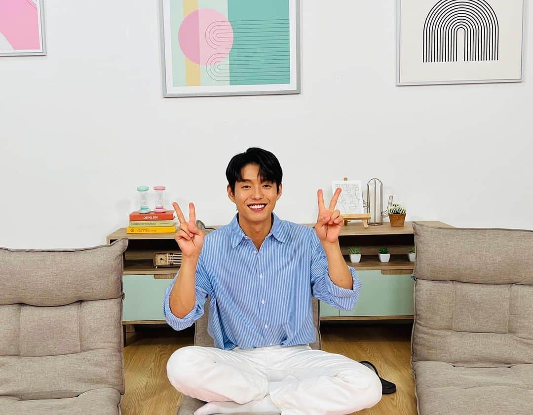 のインスタグラム：「오늘밤 8시30분 옥탑방 문제아들 🤓  10시30분엔 이연애는 불가항력 에서 만나용 🙇🏻‍♂️🙇🏻‍♂️🙇🏻‍♂️🙇🏻‍♂️」