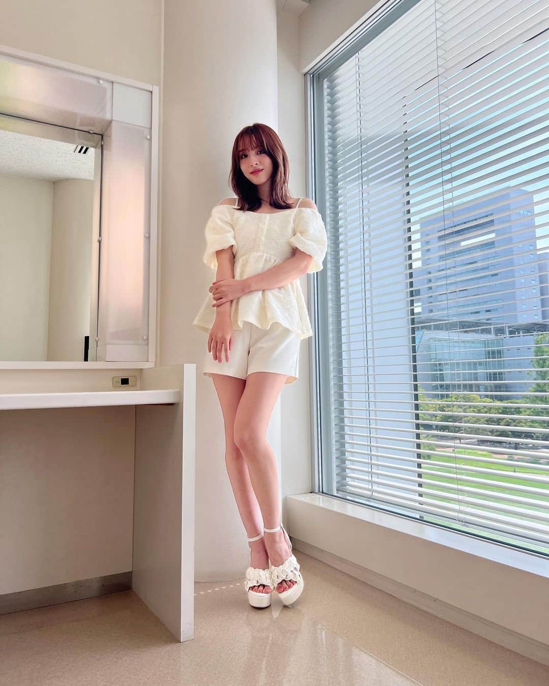 神部美咲のインスタグラム：「今夜7時〜フジテレビ 『#林修のニッポンドリルSP』に 出演させていただきます♡  学者と巡るJR山手線・第3️⃣弾  山手線の歴史とその時代を知ることが できました☺️  大好きな先輩方との スタジオトークもめちゃくちゃ 笑いました。笑笑  ぜひご覧ください♡」