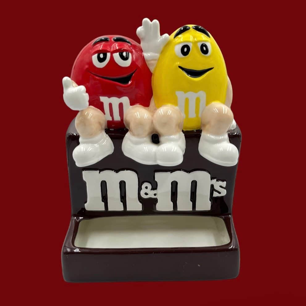 おもちゃやSPIRALのインスタグラム：「Vintage m&m's chocolate dispenser入荷しました🍫  陶器です！」