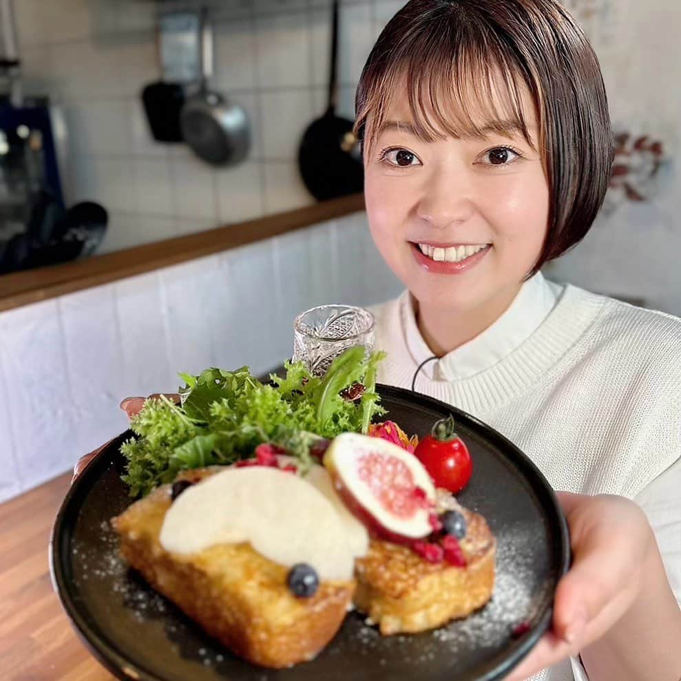 常盤よしこのインスタグラム：「今日の週刊山崎くん❤️ モーニング特集☀️ 朝から幸せな時間はいかがですか？🥰 今夜7時から♫ ご覧下さい🙌  #週刊山崎くん#rkkテレビ#熊本グルメ#熊本カフェ#熊本モーニング#熊本モーニングカフェ」