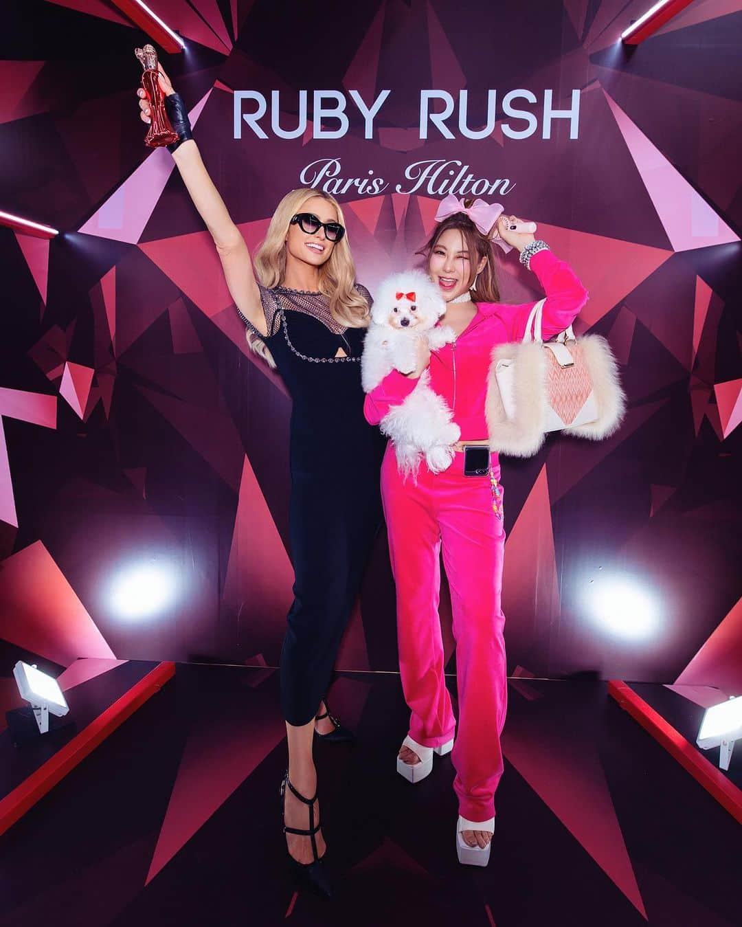 パリス・ヒルトンさんのインスタグラム写真 - (パリス・ヒルトンInstagram)「Thank you for all the love, #Thailand! 🥰 I had the best time #Sliving with you in #Bangkok celebrating my new @ParisHiltonFragrances, Ruby Rush, at @EveAndBoy ✨❤️‍🔥✨ Can’t wait to come back!! 💕 🇹🇭」9月13日 12時36分 - parishilton