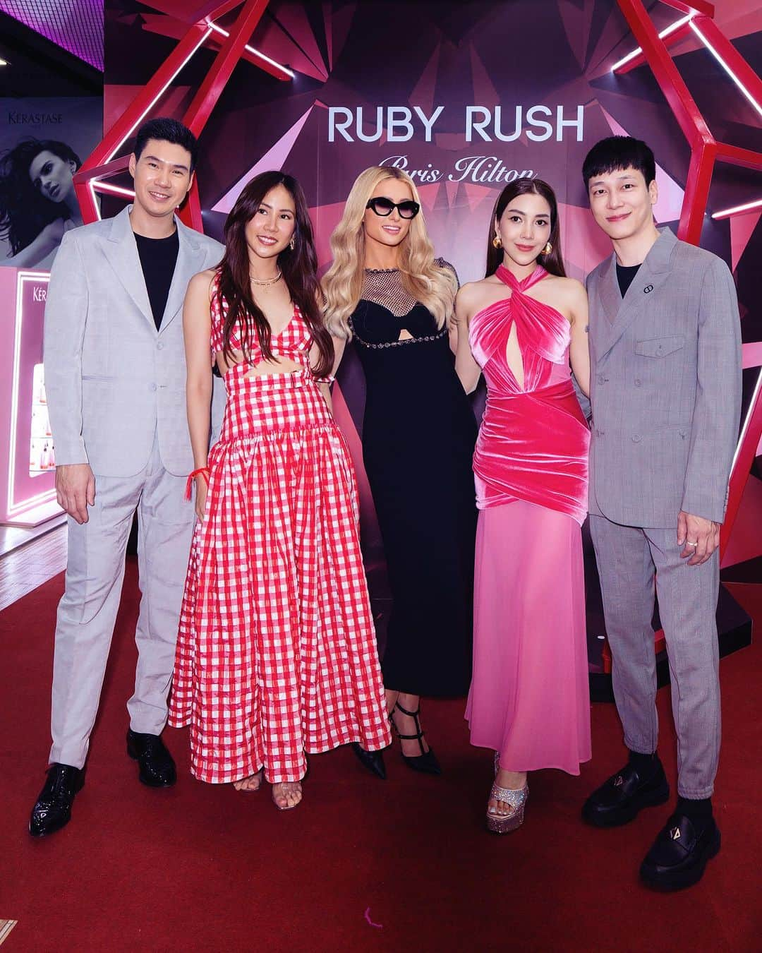 パリス・ヒルトンさんのインスタグラム写真 - (パリス・ヒルトンInstagram)「Thank you for all the love, #Thailand! 🥰 I had the best time #Sliving with you in #Bangkok celebrating my new @ParisHiltonFragrances, Ruby Rush, at @EveAndBoy ✨❤️‍🔥✨ Can’t wait to come back!! 💕 🇹🇭」9月13日 12時36分 - parishilton