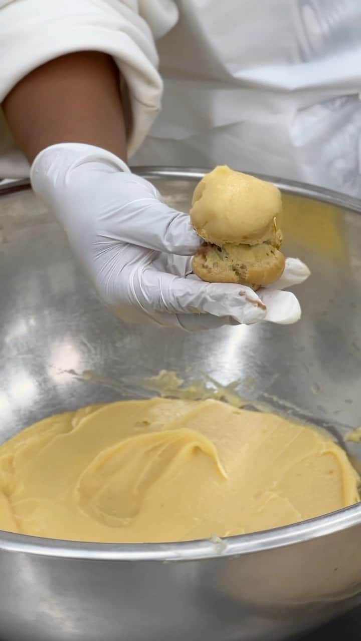 のインスタグラム：「💛 Chantilly Cream Puff — a cream puff shell filled with light chocolate filling before being dipped in chantilly frosting. #NextStopZippys」