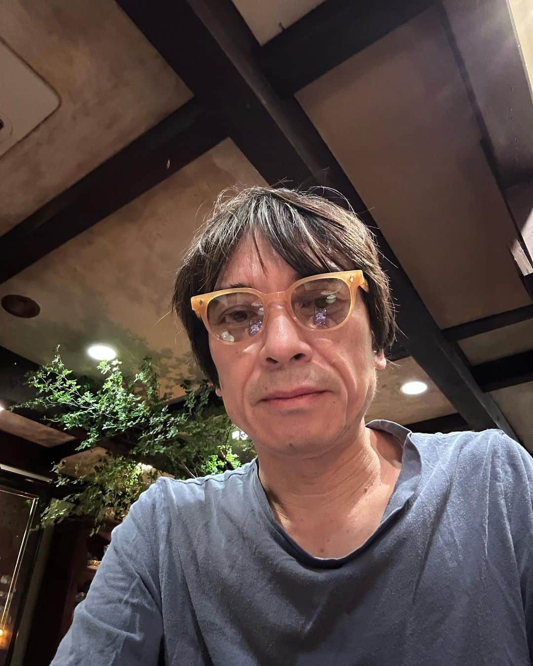 YO-KINGのインスタグラム：「Tシャツグダグダだけど、元からです。確かにずっと着てるけど。  ひさびさのソロ(バンドでの)なので、しかも、初絡みのバンドなので、ワクワクしてます！ 選曲してるけど早くも楽しみです。  よろしくお願いします。  木  DOGAもかっこいいよ！  shu-ha-ri presents『ザツオン21グラム』  愛知・名古屋CLUB QUATTRO 10/24（火）開場18:30／開演19:00　 立見（整理番号有） (問)ジェイルハウス 052-936-6041(平日11:00～15:00)  大阪・心斎橋JANUS 10/25（水）開場18:30／開演19:00　 立見（整理番号有） (問)清水音泉 06-6357-3666(月～金曜 12:00～17:00)/info@shimizuonsen.com  宮城・仙台誰も知らない劇場　＊サブ・ツアー 10/29（日）開場16:00／開演16:30  全席指定 (問)EDWARD LIVE 022-266-7555(平日11:00～13:00)/ live@edward.co.jp  福岡・ライブハウス秘密　＊サブ・ツアー 11/02（木）開場18:30／開演19:00　 全自由（整理番号有） (問)キョードー西日本 0570-09-2424  東京・新代田FEVER 11/13（月）開場18:30／開演19:00　 立見（整理番号有） (問)FEVER 03-6304-7899  チケット代：全公演￥5,500（税込／＋1ドリンク） チケット一般発売日：9月16日（土）10:00～　 ※おひとり様4枚まで ※未就学児童入場不可」
