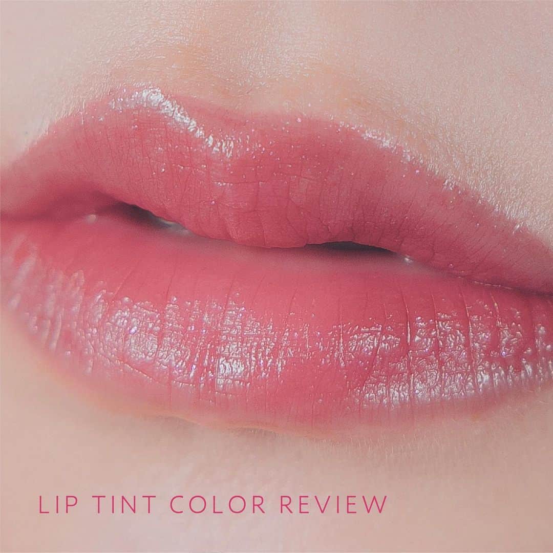 OPERA公式のインスタグラム：「＼COLOR REVIEW／ リップティント秋の新色・限定色を定番カラーと比較！お役立てくださいませ🍇  オペラ　リップティント point. ☑️透明感あふれるツヤ質感でキレイに発色 ☑️つけたての色をキープ[ティント処方] ☑️美容オイルで保湿ケア、しっとりベタつかない[植物性スクワラン配合][無香料] ☑️全色唇にやさしい処方　[パラベンフリー][動物性成分フリー]で安心して使えるクリーン処方  19 モーヴピンク（新色）[ノンパールタイプ] 熟したプラムのような、くすみニュアンスの青みピンク。 シックな可愛さと、艶っぽさが同居する色。  120 シマリングボルドー（限定色）[グリッタータイプ] 雫のようなつやめきをまとったブドウ色。 繊細なきらめきの深みカラーは、媚びない色っぽさを表現。  秋の限定色は全国バラエティショップ&公式オンラインにて販売中！ プロフィールリンクから✅ @opera_cosmetics ※リップティント120シマリングボルドーの公式オンライン販売分は完売しました  #オペラ秋コレクション2023 #オペラリップティント #リップティント #ティントリップ #美容オイルでケアするティント #operacosmetics」