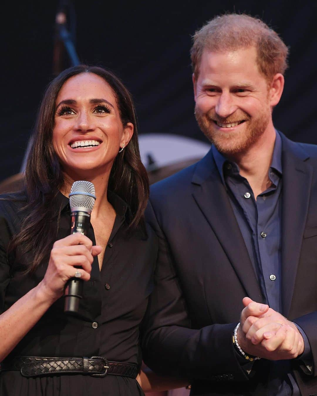 Just Jaredさんのインスタグラム写真 - (Just JaredInstagram)「Meghan Markle has reunited with husband, Prince Harry, at the Invictus Games 2023 in Germany, wearing a Banana Republic dress! #MeghanMarkle #PrinceHarry Photos: Getty」9月13日 12時52分 - justjared