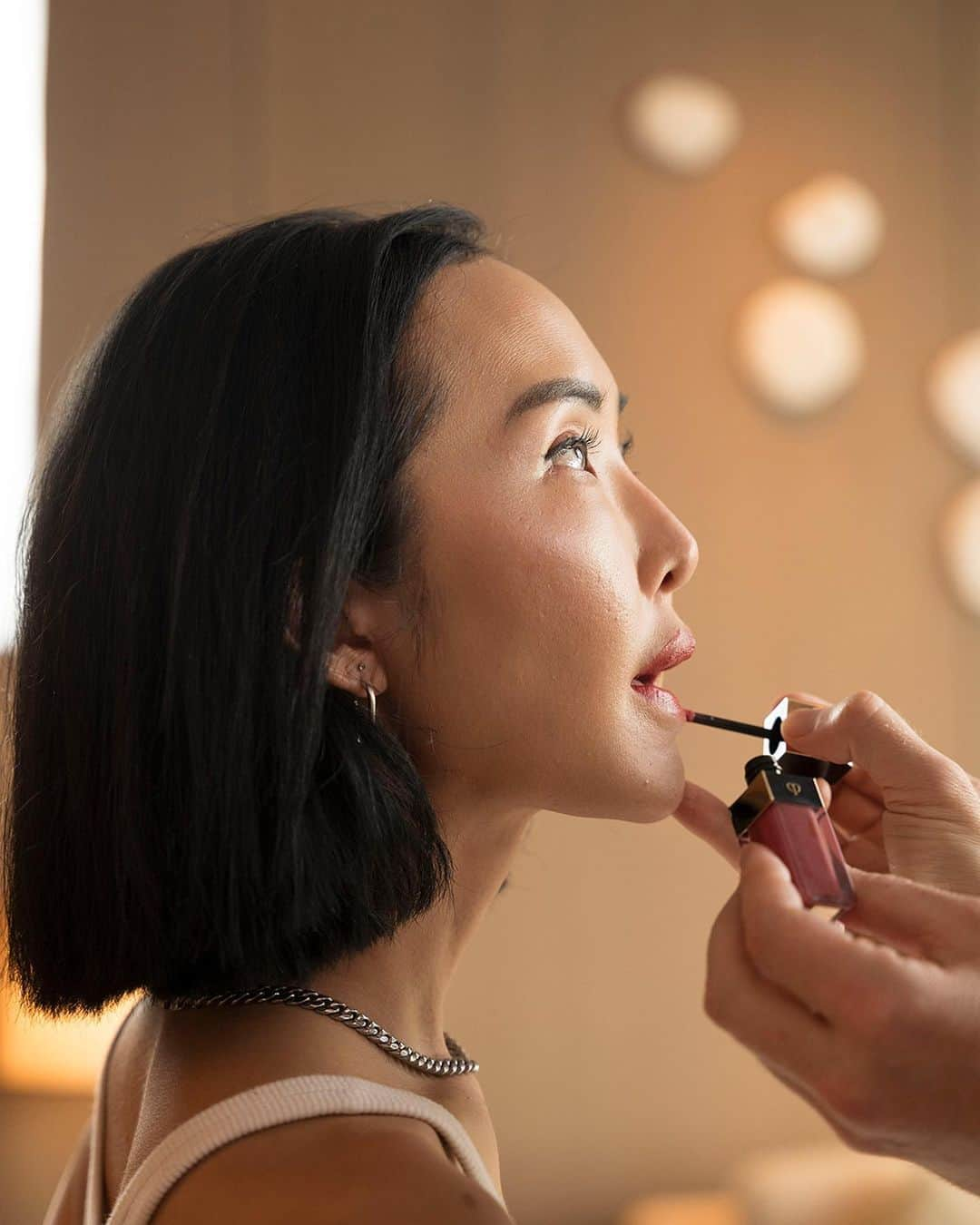 Clé de Peau Beauté Officialさんのインスタグラム写真 - (Clé de Peau Beauté OfficialInstagram)「In case you missed it: here are some behind-the-scenes shots of our Global Color Director @BenjaminPuckey getting our radiant #CPBCollective member @ChriselleLim ready for #TheScienceOfSkinIntelligence event in Tokyo.   Here are the products they used:  #TheFoundation in Shade O30 #TheConcealer #TranslucentLoosePowder  #CreamBlush in Shade 4 Perfect Peach #LuminizingFaceEnhancer in Shade 201 Twilight’s Glow #CreamRougeShine in Shade 204 Maraca Ginger  Which is your fave CPB product? Tell us in the comments!」9月13日 13時02分 - cledepeaubeaute