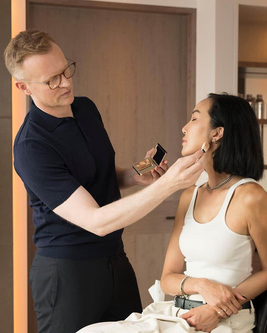 Clé de Peau Beauté Officialさんのインスタグラム写真 - (Clé de Peau Beauté OfficialInstagram)「In case you missed it: here are some behind-the-scenes shots of our Global Color Director @BenjaminPuckey getting our radiant #CPBCollective member @ChriselleLim ready for #TheScienceOfSkinIntelligence event in Tokyo.   Here are the products they used:  #TheFoundation in Shade O30 #TheConcealer #TranslucentLoosePowder  #CreamBlush in Shade 4 Perfect Peach #LuminizingFaceEnhancer in Shade 201 Twilight’s Glow #CreamRougeShine in Shade 204 Maraca Ginger  Which is your fave CPB product? Tell us in the comments!」9月13日 13時02分 - cledepeaubeaute