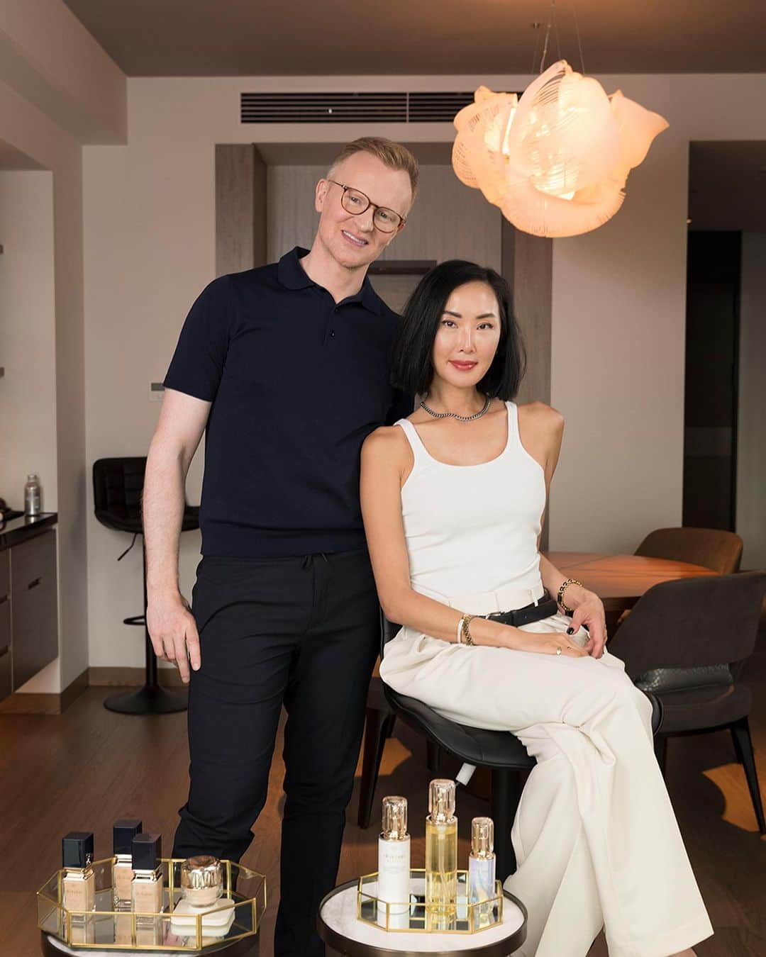 Clé de Peau Beauté Officialさんのインスタグラム写真 - (Clé de Peau Beauté OfficialInstagram)「In case you missed it: here are some behind-the-scenes shots of our Global Color Director @BenjaminPuckey getting our radiant #CPBCollective member @ChriselleLim ready for #TheScienceOfSkinIntelligence event in Tokyo.   Here are the products they used:  #TheFoundation in Shade O30 #TheConcealer #TranslucentLoosePowder  #CreamBlush in Shade 4 Perfect Peach #LuminizingFaceEnhancer in Shade 201 Twilight’s Glow #CreamRougeShine in Shade 204 Maraca Ginger  Which is your fave CPB product? Tell us in the comments!」9月13日 13時02分 - cledepeaubeaute