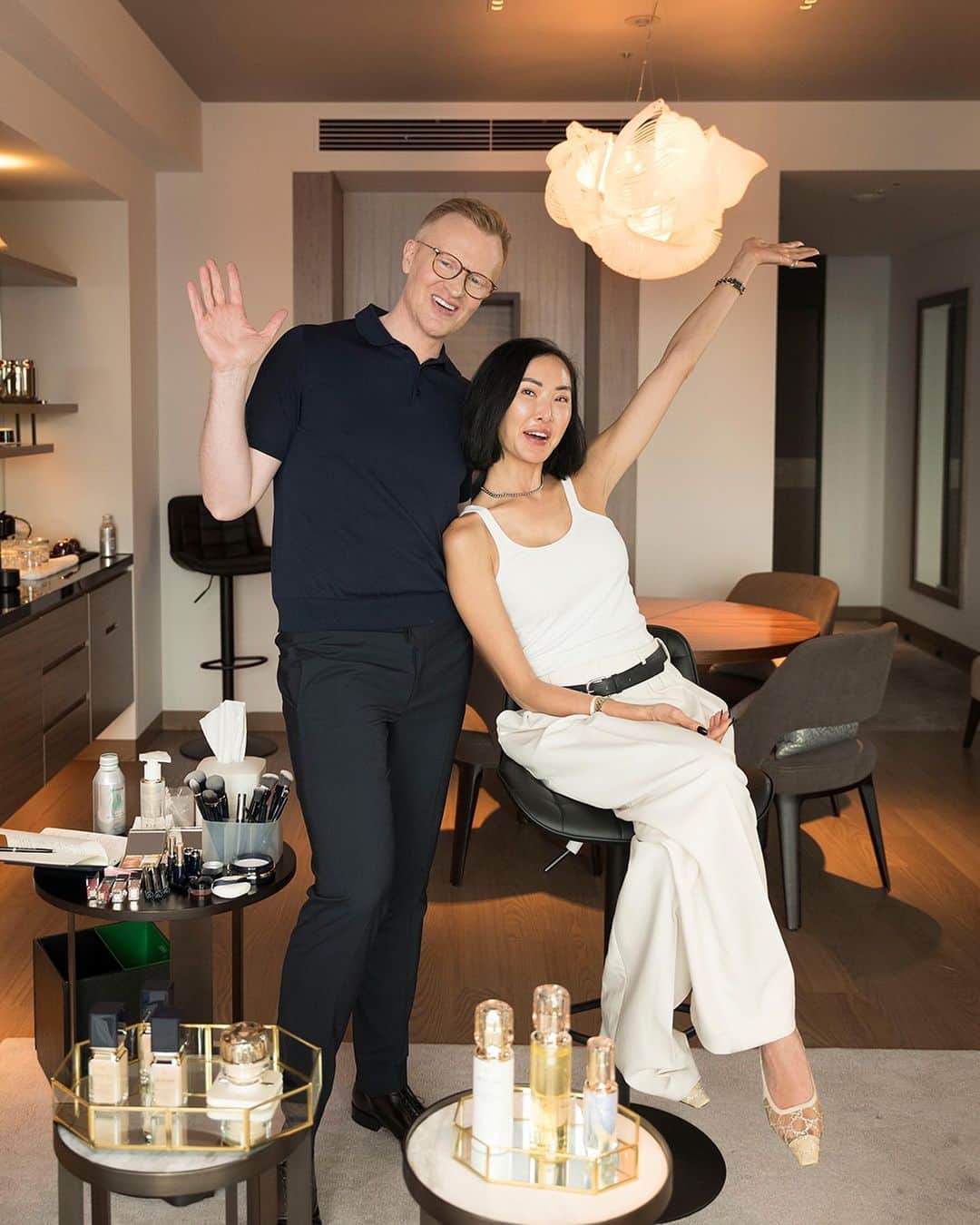 Clé de Peau Beauté Officialのインスタグラム：「In case you missed it: here are some behind-the-scenes shots of our Global Color Director @BenjaminPuckey getting our radiant #CPBCollective member @ChriselleLim ready for #TheScienceOfSkinIntelligence event in Tokyo.   Here are the products they used:  #TheFoundation in Shade O30 #TheConcealer #TranslucentLoosePowder  #CreamBlush in Shade 4 Perfect Peach #LuminizingFaceEnhancer in Shade 201 Twilight’s Glow #CreamRougeShine in Shade 204 Maraca Ginger  Which is your fave CPB product? Tell us in the comments!」