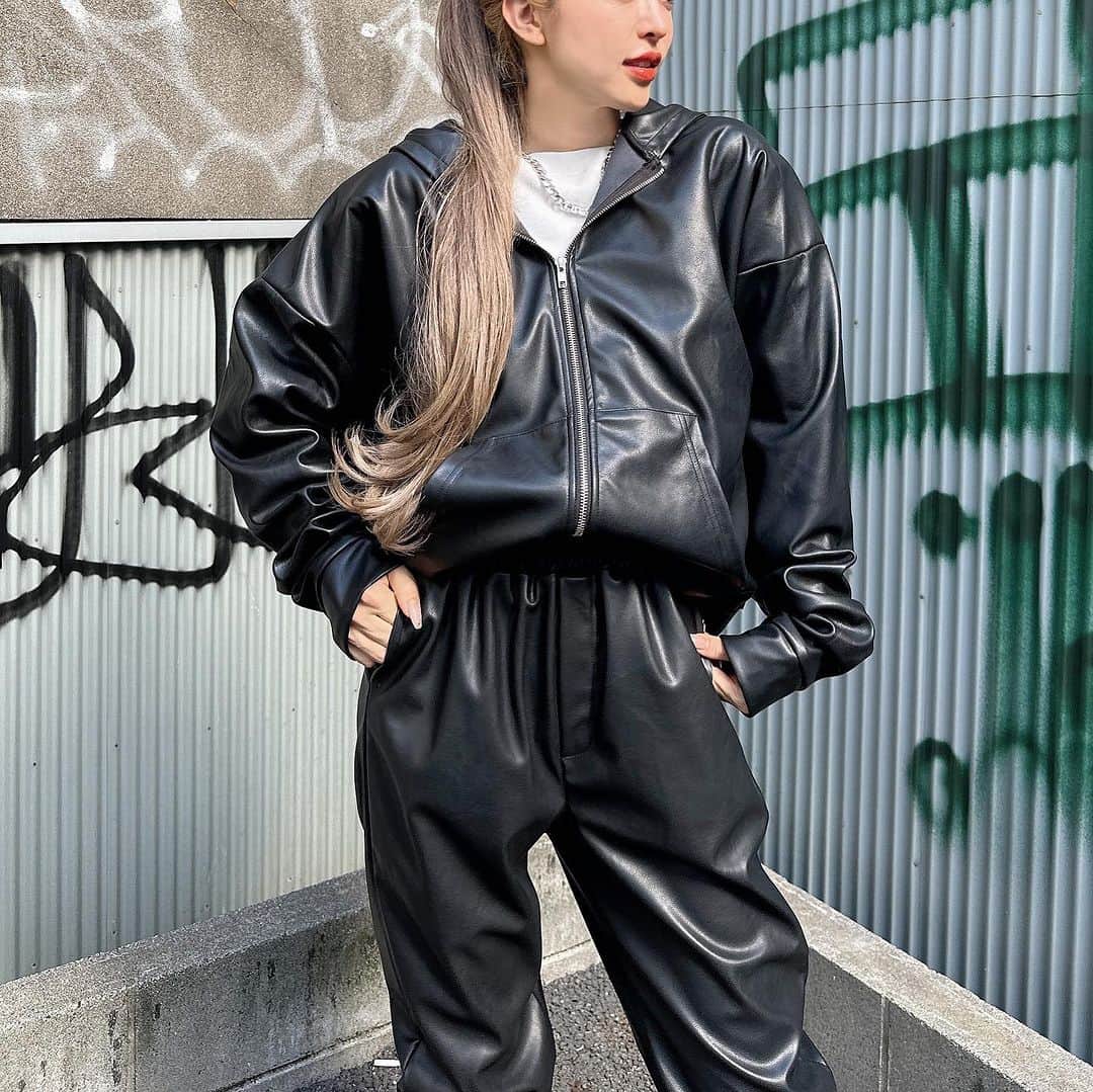 Select Shop MIRROR9さんのインスタグラム写真 - (Select Shop MIRROR9Instagram)「9/14(thu)20:00〜 New Arrival  ✔︎Relax fake leather pants¥15,950(tax in) size/S M L  ✔︎Fake leathers zip hoodie ¥19,800(tax in) size/M L XL  #MIRROR9 #ミラーナイン」9月13日 15時00分 - mirror9official