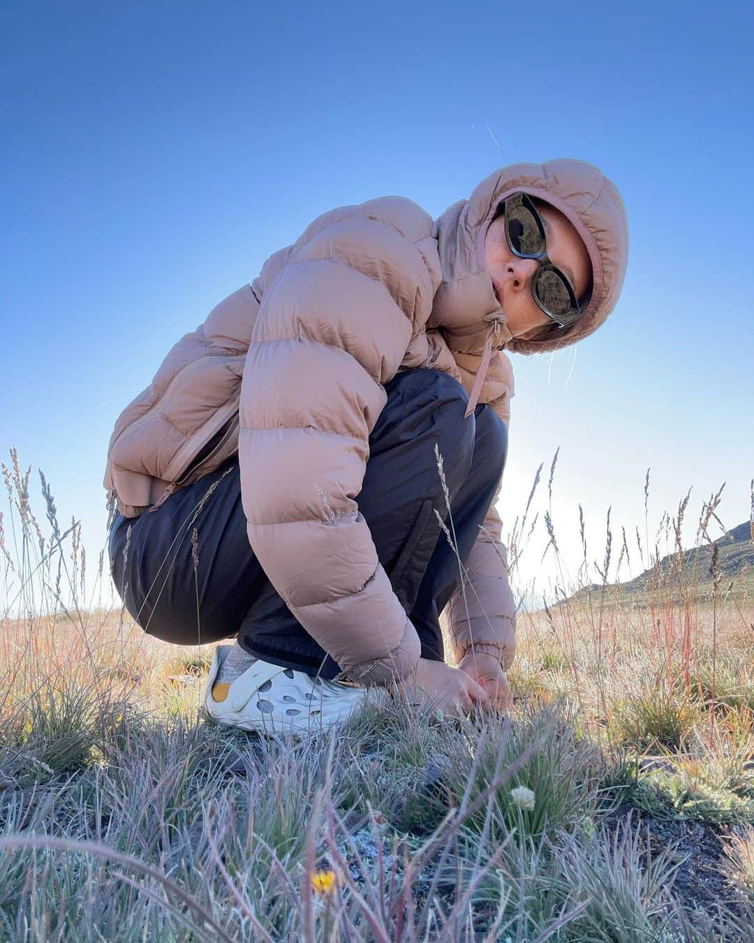 松島エミさんのインスタグラム写真 - (松島エミInstagram)「🤍  1. Pastel morning selfie 2. White mtn 14000ft 3. Morning after 4. Bristlecone pines oldest living organisms on earth  5. H2O 6. Icy 7. Fashun 8. Lots of stars 9. Onsen California style   . . #whitemountain#whitemountainpeak#hiking#adventure#outdoors#mountainlife#california14ers#arcteryx#gorpcore#gorp#easternsierra#naturelovers#optoutside#hikinggirls#アウトドア#キャンプ#山が好き#ハイキング#camping#hotsprings#温泉」9月13日 13時19分 - emimatsushima