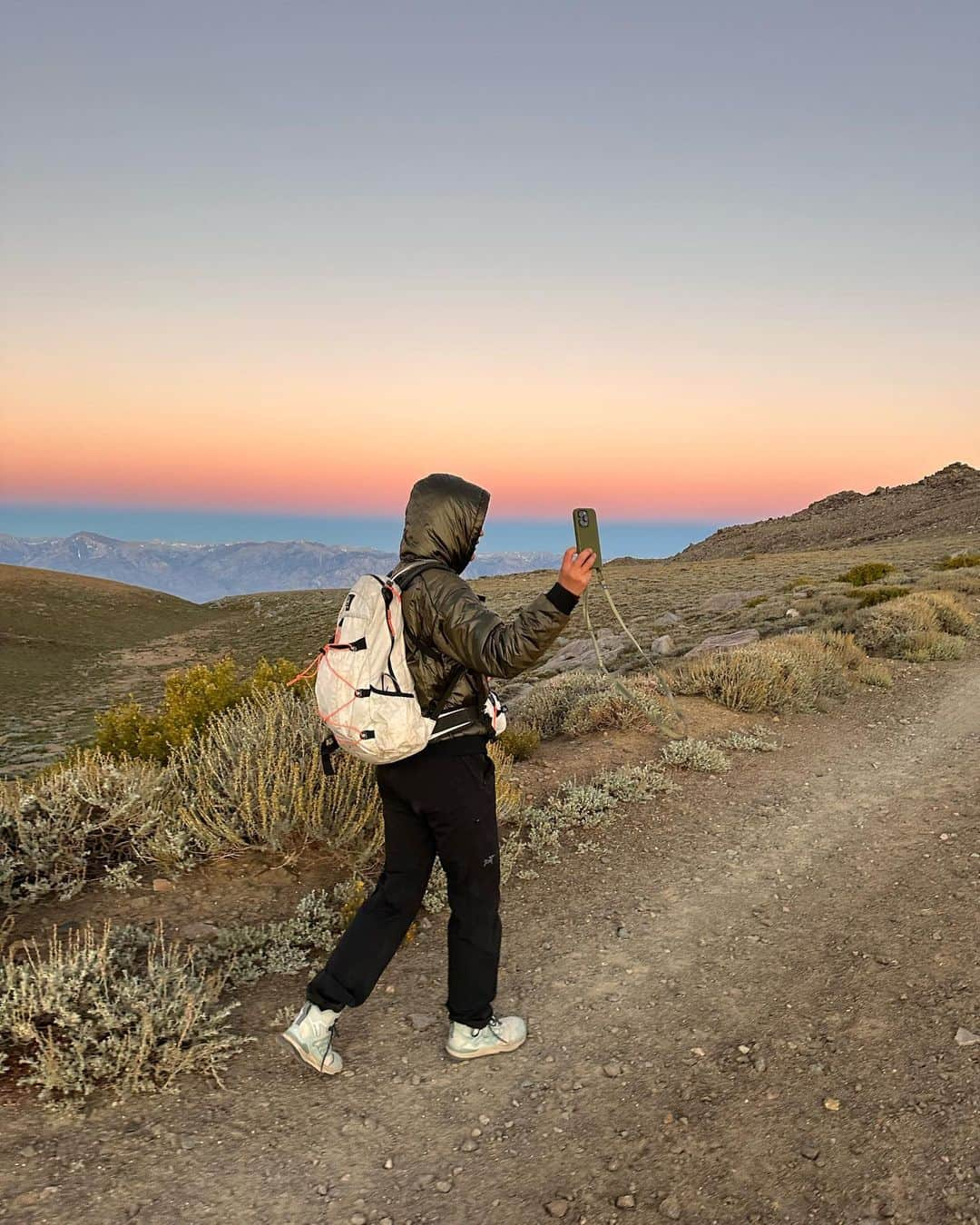 松島エミのインスタグラム：「🤍  1. Pastel morning selfie 2. White mtn 14000ft 3. Morning after 4. Bristlecone pines oldest living organisms on earth  5. H2O 6. Icy 7. Fashun 8. Lots of stars 9. Onsen California style   . . #whitemountain#whitemountainpeak#hiking#adventure#outdoors#mountainlife#california14ers#arcteryx#gorpcore#gorp#easternsierra#naturelovers#optoutside#hikinggirls#アウトドア#キャンプ#山が好き#ハイキング#camping#hotsprings#温泉」