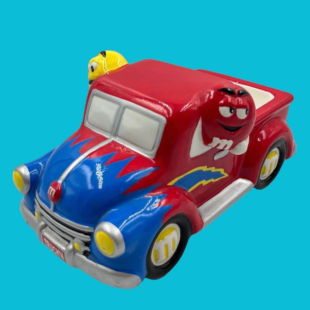 おもちゃやSPIRALのインスタグラム：「Vintage m&m's chocolate dispenser入荷しました🚗  こちらも陶器になります✨」