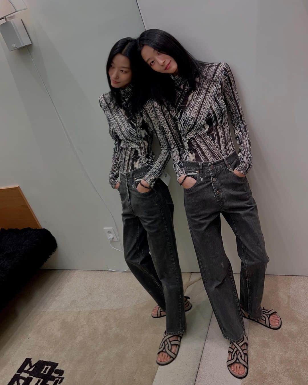 パク・ジヘのインスタグラム：「잉크랑 데이뚜💕 @eenk_official @byhemee #eenk23fw」