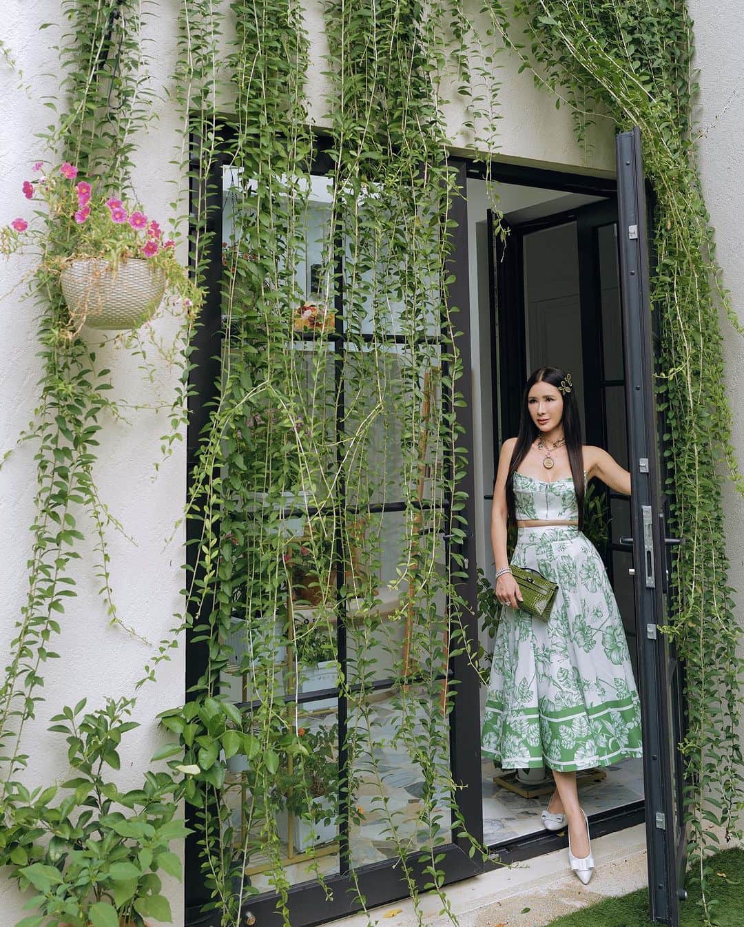 ジェイミー・チュアのインスタグラム：「🪴 The plant life chose me.」