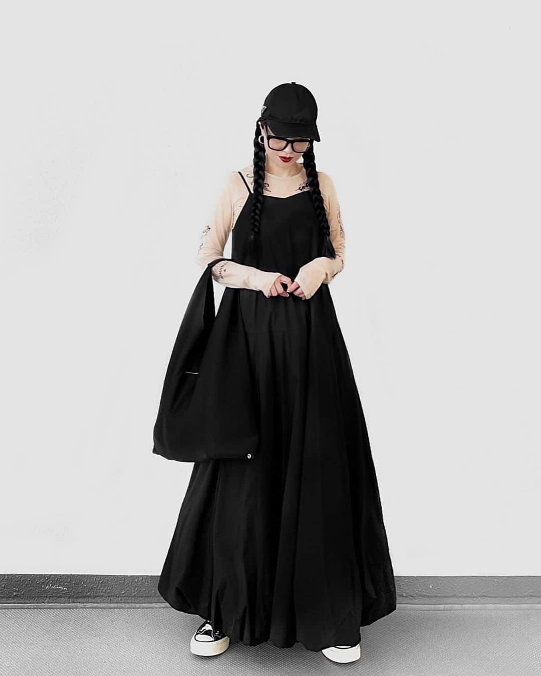 lve_xxxxのインスタグラム：「. . @ommo_official_ の ﾊﾞﾙｰﾝﾜﾝﾋﾟ鬼くそ可愛い🖤  今期は、かわいい系を実は欲してる (やめとけよ。)  年中これ着られそーだから 元取る勢いでほぼ毎日着たいわw  やっぱり9月だし長袖着たくて ｼｱｰﾄｯﾌﾟｽにお世話になる。  もっと買い漁ろう！←  #wear更新  .」