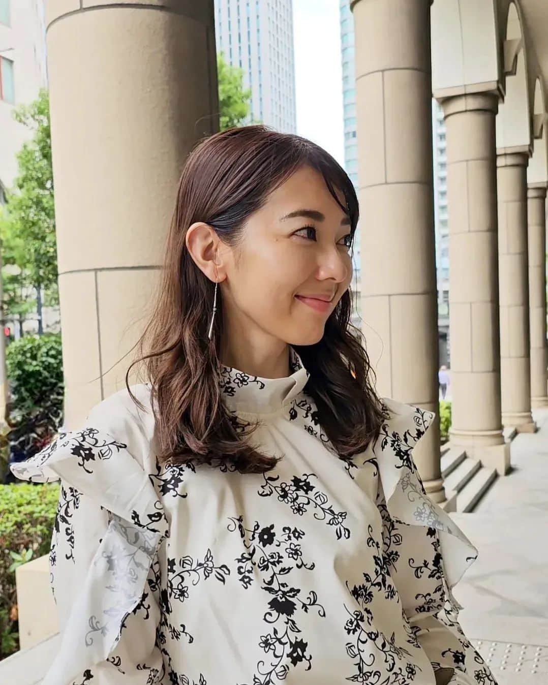 杉山由紀子さんのインスタグラム写真 - (杉山由紀子Instagram)「new hair♡ 秋にむけてちょっとブラウン系の色味に(*^^*)  @takumi__terao  @laf_garden  カット&カラーはこちらで😌  いつもよりカットもしてさっぱり👍️  髪を変えると着る服も変えたくなるのわたしだけ？？  9/15からダイエット開始するのでダイエットしたい人一緒にがんばろー🔥✨ 一瞬だけ痩せるのは意味ないので👍️ リバウンドしない健康的な身体づくりでtryするよ😄  でもバーンフィット飲んでたからか？ すでに２キロ痩せてた(笑) 測定前に痩せなくていいー(笑)  #カラー #カット #ヘアー #ヘアーチェンジ #イメチェン #秋カラー #秋色 #hair #color #ミディアムヘアー #銀座美容室」9月13日 13時56分 - yukikosugiyama