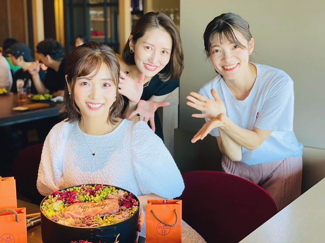 加藤雅美のインスタグラム：「. デビューした時から全然変わらない 美人すぎるお2人🥹💖 love friends☺️❤️ 幸せな時間をありがとう🫶💕 . #SDN48 #同期 #kintan #kintan恵比寿 #thekintansteak #恵比寿ガーデンプレイス #恵比寿グルメ #誕生日ランチ #バースデーランチ #恵比寿ランチ #誕生日プレート #誕生日祝い #誕生日サプライズ #ママ友ランチ #子連れランチ #子連れお出かけ #子連れランチ東京 #恵比寿子連れ #ベビーカー入店 #肉love #東京ママ #ママライフ #美人ママ友  #friends #birthday #tokyo #japan #followme #me #加藤雅美」