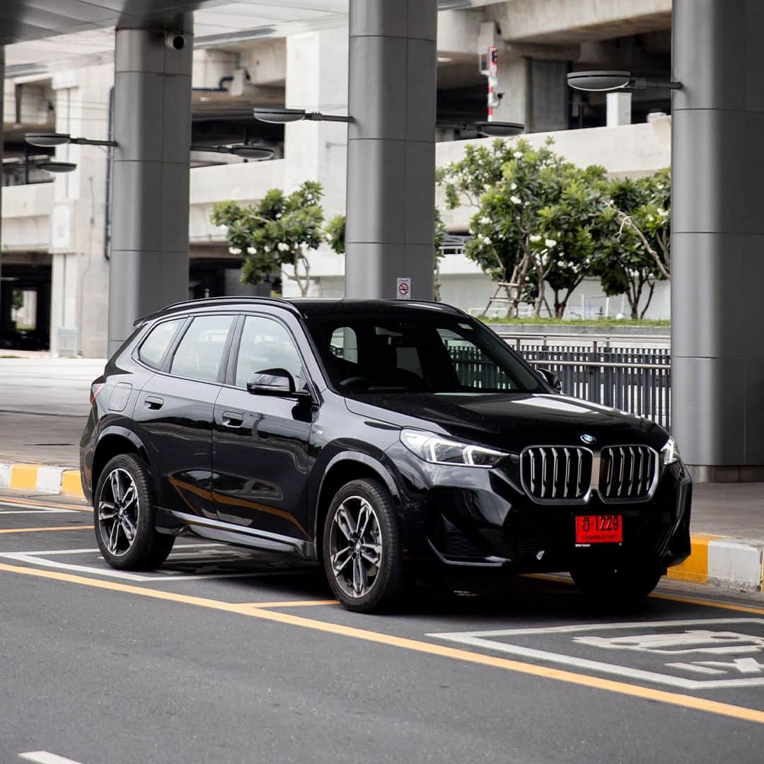 BMW Thailandのインスタグラム：「พร้อมหรือยัง? ที่จะพบกับ THE NEW X1 sDrive20i ยนตรกรรมอเนกประสงค์ที่มาพร้อมกับระบบอำนวยความสะดวกให้คุณอย่างครบครัน ในงาน BMW Xpo 2023 ที่ เซ็นทรัล ลาดพร้าว ตั้งแต่วันที่ 14-17 กันยายน 2566  #BMW #BMWTH #JOYisBMW #สุนทรียภาพแห่งการขับขี่ #THEX1」