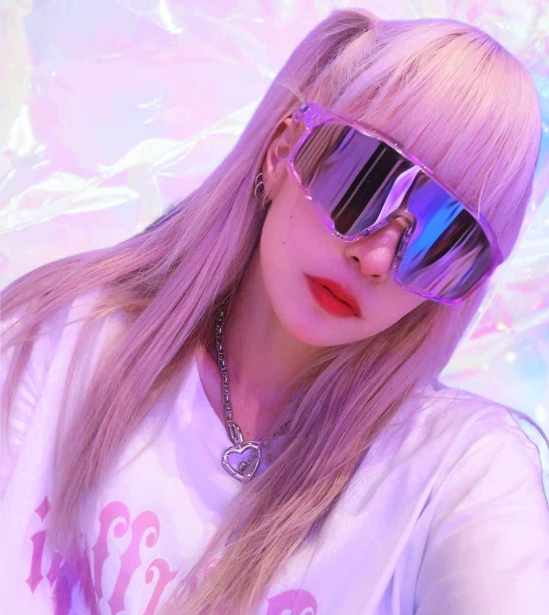 ゆえるのインスタグラム：「✧︎(🕶)  #メイク #アイドル #コスプレイヤー  #コスプレイヤーさんと繋がりたい #コスプレ  #被写体 #角色扮演 #闇属性 #サブカル #派手髪  #fashion #cosplay #cosplaygirl #cosplayer #kawaii #cyberkawaii #japanesegirl #japanesecosplay #japanesecosplayer #anime #photography  #follw #followｍe #idol #artist #model」