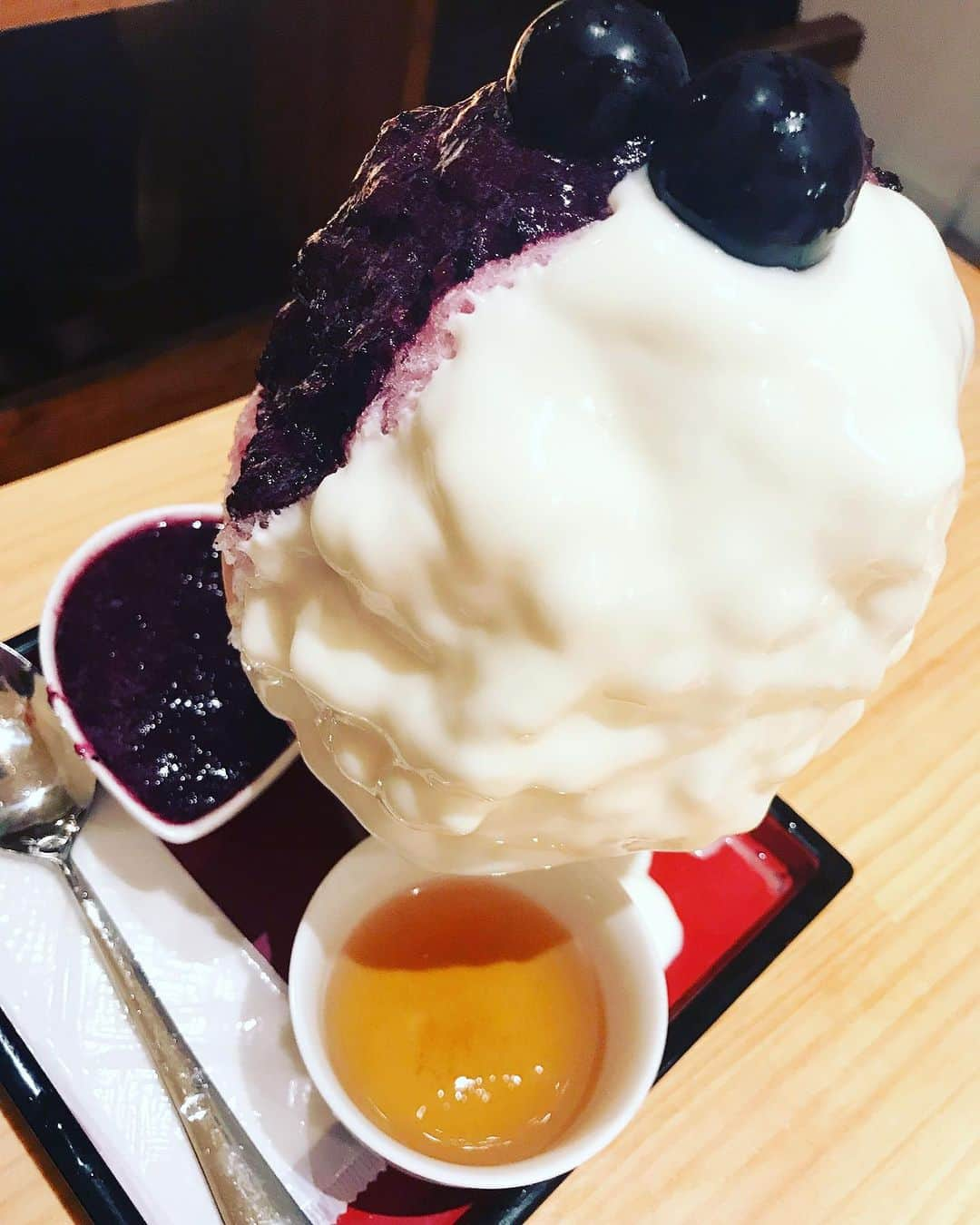 愛葉るびのインスタグラム：「秋の  #氷活   #ナガノパープル  #🍧 2014年花組の  #エリザベート のブルーレイを手に入れまた毎日のように観てます🌸  みりおトートとだいもんルキーニが至宝✨✨✨ 好きすぎて…😭😭😭」