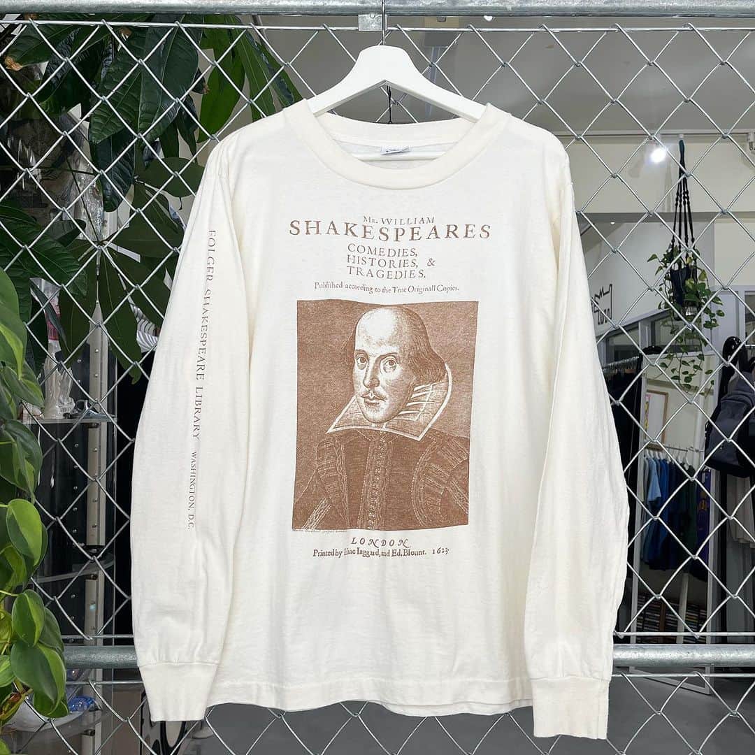 ジャムルのインスタグラム：「OPEN UNTIL 7:00PM .  #jammru#jammru_tee#vintagetshirt #vintagetee#shakespeare #osaka  #fashion  #streetstyle  #streetfashion  #vtg  #vintage  #used  #usedclothing  #古着 #古着屋 #ファッション #70s #80s #90s」