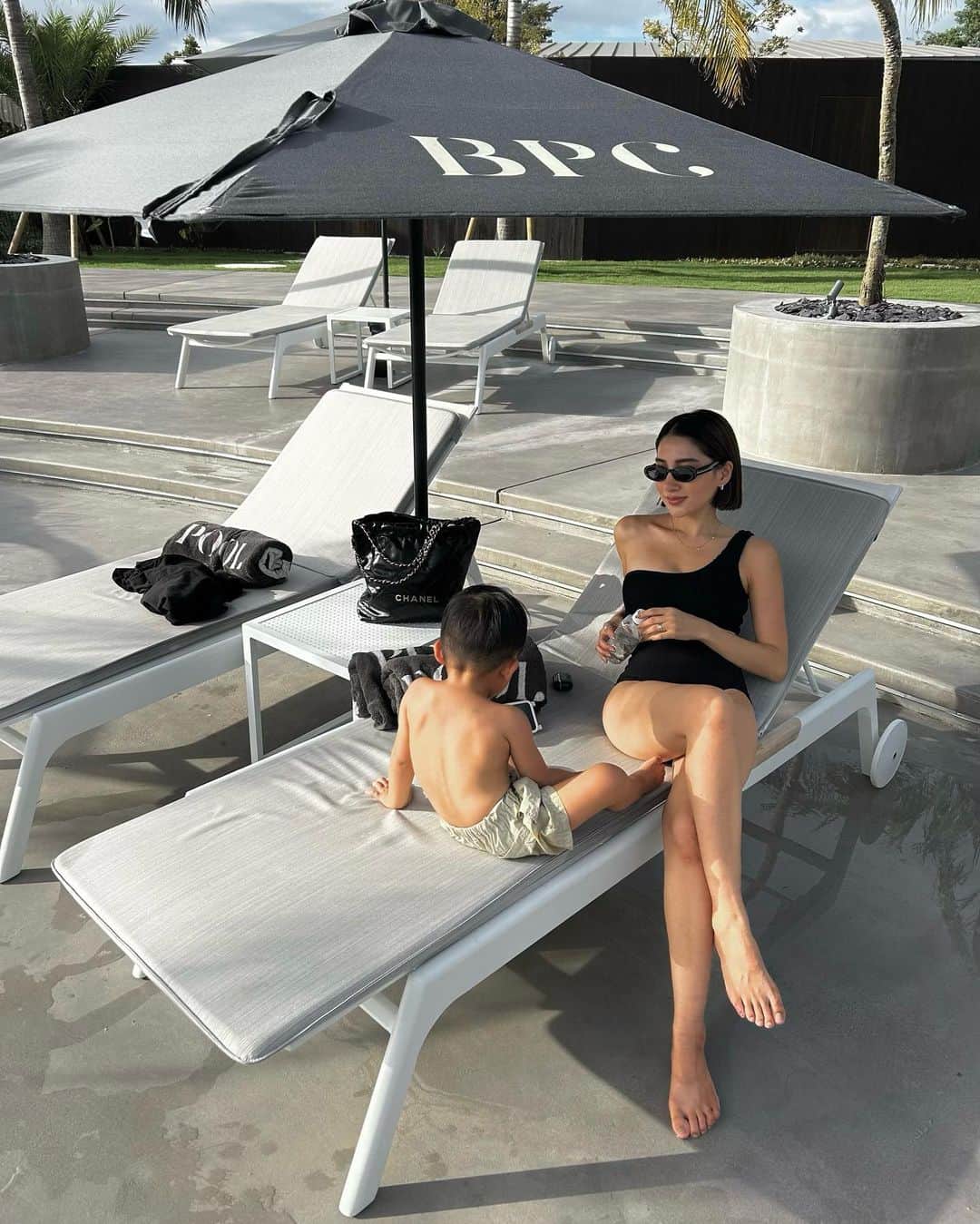 HARUEのインスタグラム：「@botanicalpoolclub   楽しみにしていたBPC 🌴  日本にいるとは思えない海外みたいな雰囲気🥹  オープンしたてでまだ人も少なくゆったり🍹  どこを切り取っても映えすぎて。。  写真たくさんあるのでまた載せよう☺️🤍」