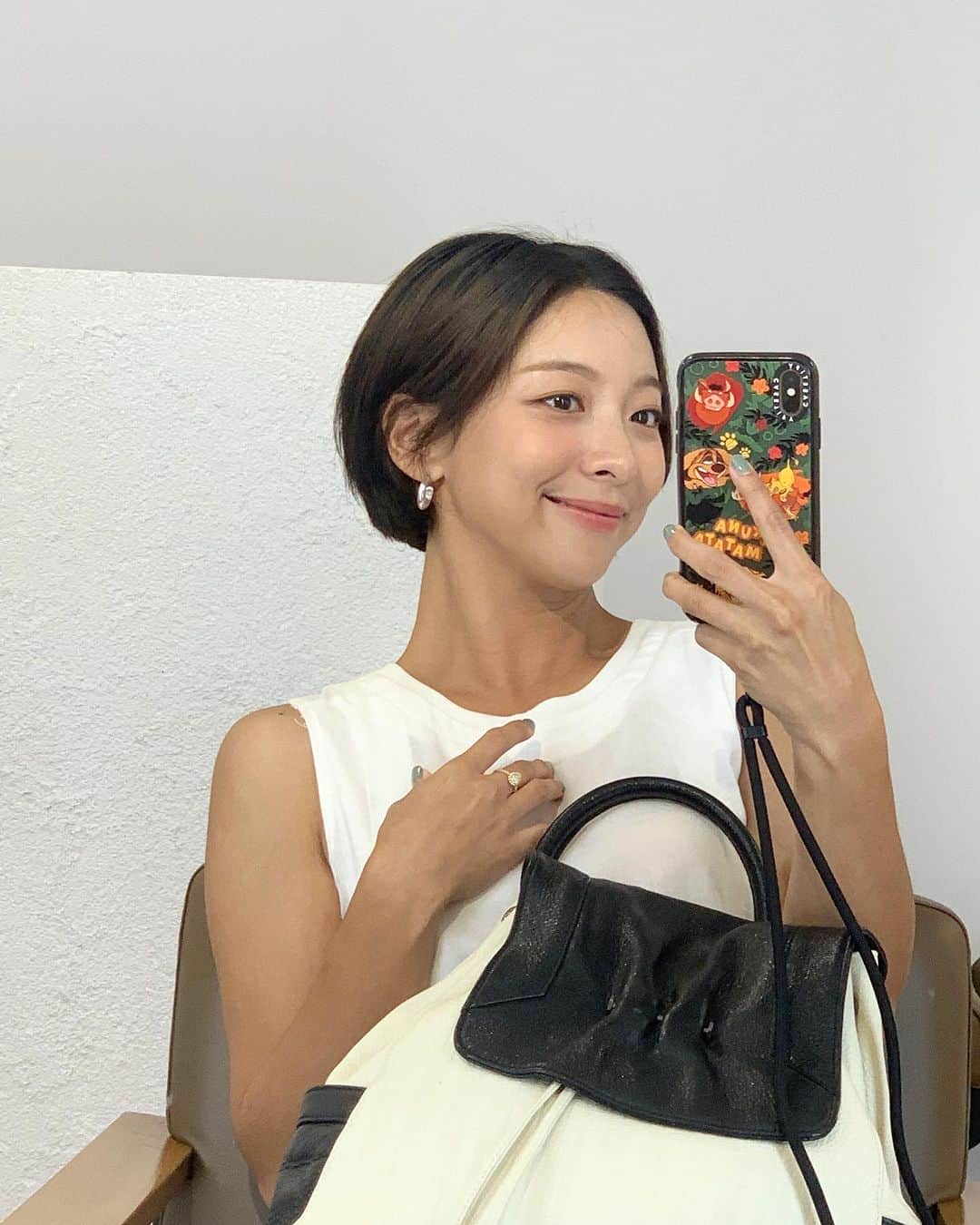 のインスタグラム：「사랑하는 사람들과 함께 일 하는 것은 정말 큰 축복💓💓  꿈에 대한 정확한 목표와 계획이 뚜렷해지고 있음에 정말 감사하다.   꾸준함의 위대함!! 아자아자 박선영💿」