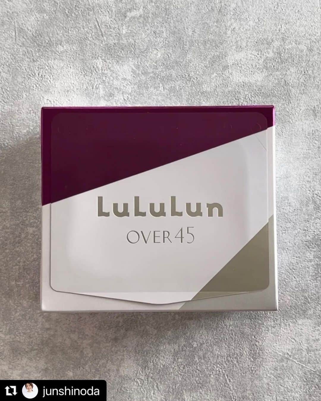 LuLuLun（ルルルン公式）さんのインスタグラム写真 - (LuLuLun（ルルルン公式）Instagram)「本日は junshinoda 様の素敵な投稿をリポストさせていただきました✨ いつもルルルンをご愛用くださり、ありがとうございます！  #Repost  ・・・  【beauty】 発売当初から長年お世話になっている 【ルルルン】のフェイスマスク  OVER45シリーズを お試しさせていただきました  リールにもUPしてみたよ🎥  OVER45シリーズは エイジングケアタイプの 化粧水フェイスマスク  化粧水代わりに使えます✨  その通り、ヒタヒタで どんどん垂れそう（笑）  年齢をかさねるにつれ 肌のくすみが気になるけど、 こちらのマスクは 糖化やメラニンの蓄積にフォーカス  このヒタヒタな化粧水フェイスマスクが うるおいが逃げにくい 健康的な透明感のある肌へ 導いてくれる！ マスクは伸縮性があるので お顔の端までピッタリ覆われて ドライな私の肌も しっかり潤ってくれてます☺️  お顔の後は 首にものせて、首元もケア！ 年齢が出やすいパーツですからね🫣  それくらい 十二分に化粧水ヒタヒタなんです🙌  そしてやっぱり嬉しい 無着色・無香料・無鉱物油・アルコールフリー！  ルルルンで しっかり潤いとエイジングケア やっていきます☺️  #提供#ルルルン#ルルルンover45 #フェイスマスク #スキンケア紹介 #40代美容 #ツヤ肌#乾燥肌ケア#乾燥肌コスメ #lululunover45 #動画は修行中🧘‍♀️」9月15日 19時00分 - lululun_jp
