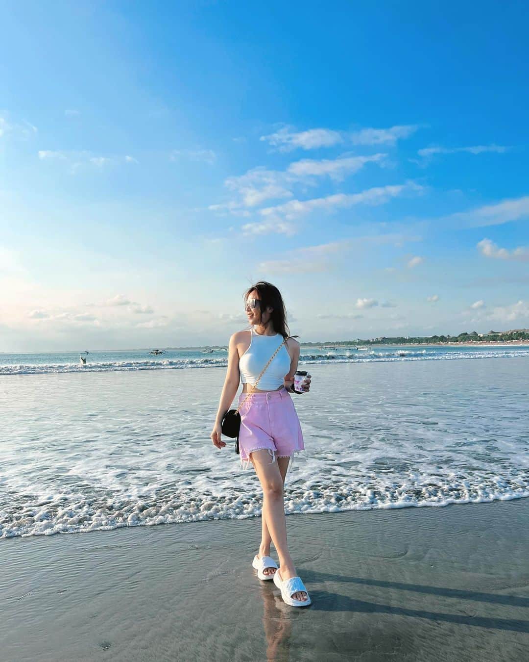 鄭茵聲さんのインスタグラム写真 - (鄭茵聲Instagram)「#峇里島 的 #ootd 隨便拍 都漂亮  不愧是陽光沙灘比⋯先這樣」9月13日 14時37分 - ferrtsss
