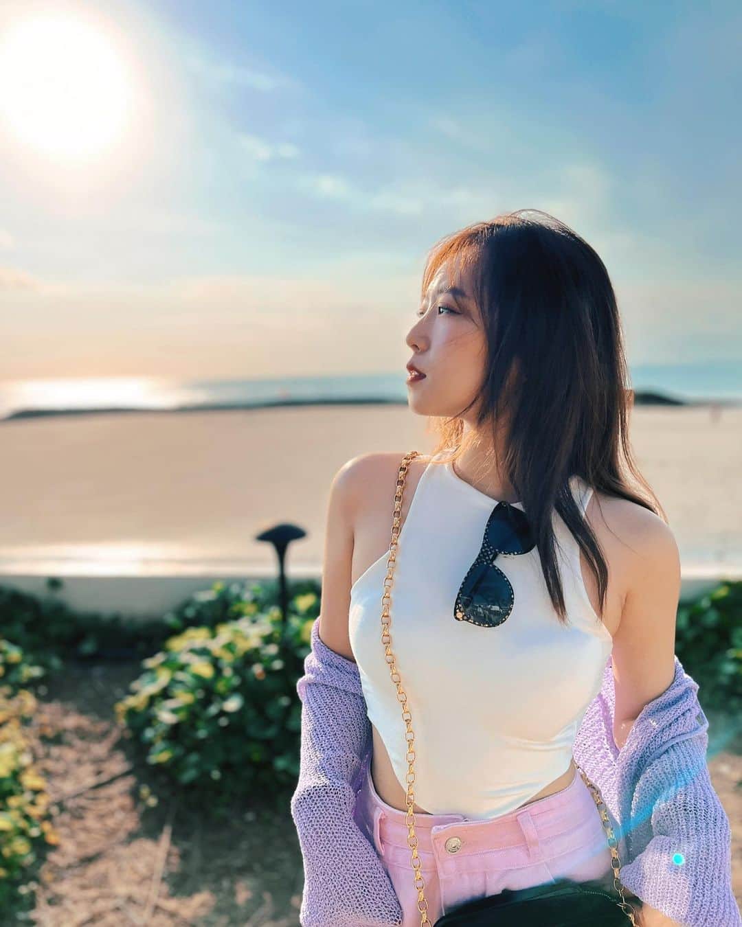 鄭茵聲のインスタグラム：「#峇里島 的 #ootd 隨便拍 都漂亮  不愧是陽光沙灘比⋯先這樣」