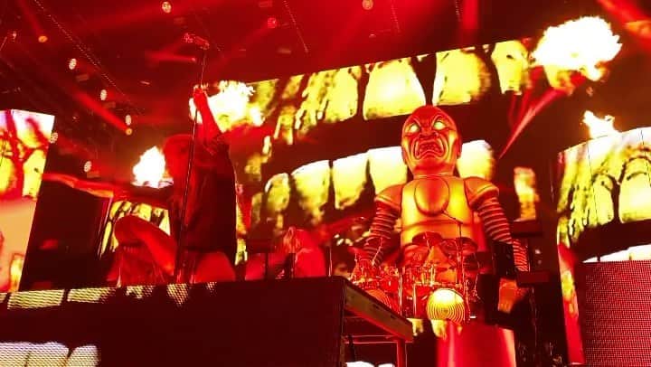 ロブ・ゾンビのインスタグラム：「🔥 Nashville! 🔥#robzombie #freaksonparadetour」