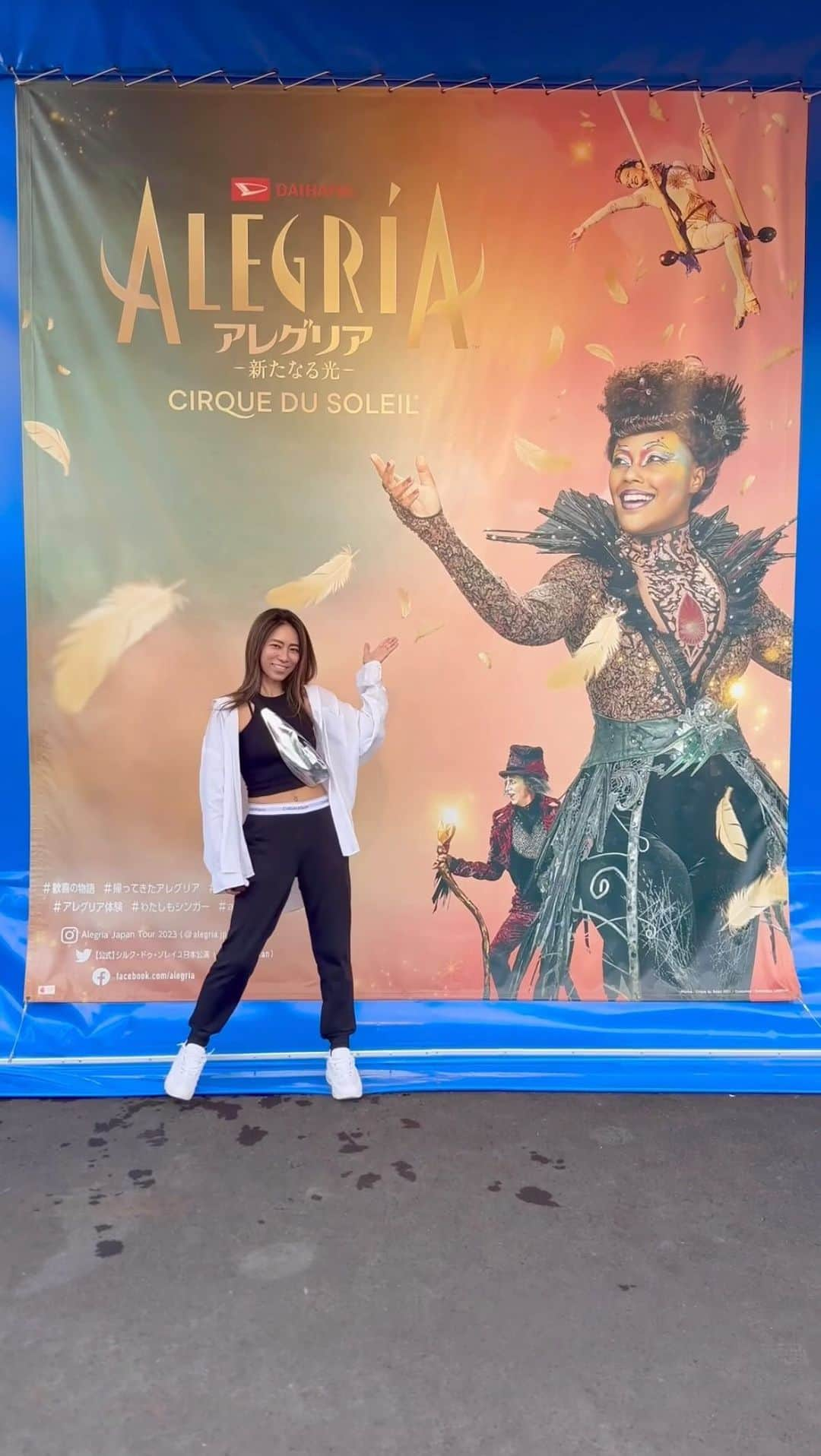 chiruのインスタグラム：「誕生日プレゼントで🎩森ノ宮ビッグトップ シルク・ドゥ・ソレイユ ALEGRIAのチケット🎫をプレゼントしてもらったので次の日に行ってきました🥳🧚🏻🧌🦹‍♀️🕺🏽👯✨ もぉ〜感動🥹🔥凄かった❣️本当素晴らしいショーで感動しっぱなし✨ 千穐楽までもう少しあるから是非行ってください。めーーーっちゃ良かったよ⤴️⤴️あぁ〜もう一回観に行きたい♥️  ・ ・ ・ #アレグリア#alegria#シルクドソレイユ#森ノ宮#デートスポット#cirouedusoleil#🎪#🇨🇦」