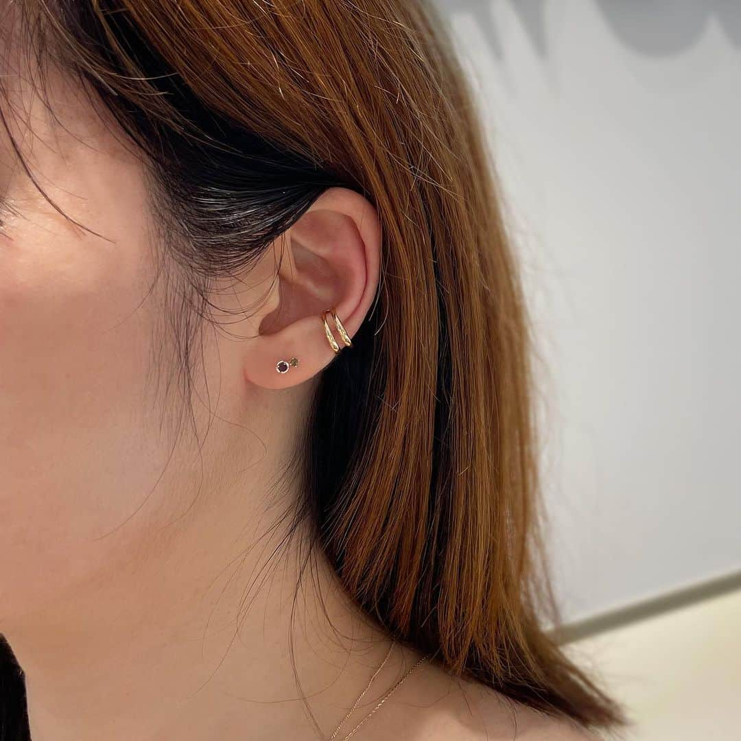 STAR JEWELRY Girlさんのインスタグラム写真 - (STAR JEWELRY GirlInstagram)「ミニマムなサイズ感がかわいいLITTLE STUDS。スタッズピアス同士の重ね着けやイヤーカフを合わせて自分らしさのある耳元を楽しんで！  #earcloset #イヤークローゼット #little studs #pierce #ピアス #スタッズピアス #earcuff #イヤーカフ #カラーストーン #カラーストーンピアス #jewelry #ジュエリー #スタージュエリーガール #STARJEWELRYGIRL」9月13日 15時02分 - star_jewelry_girl