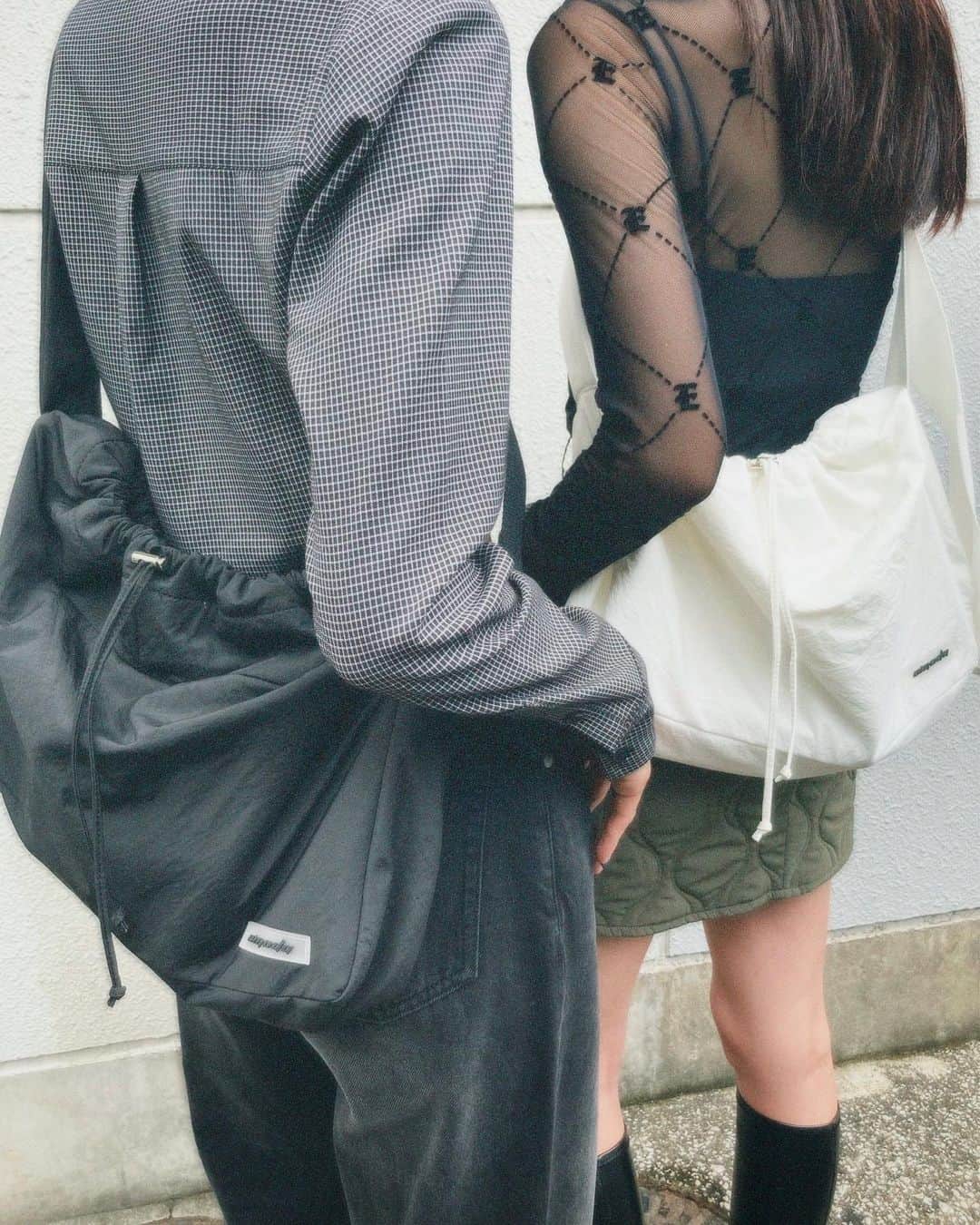 EMODAさんのインスタグラム写真 - (EMODAInstagram)「SEPTEMBER NOVELTY "NYLON SHOULDER BAG" ＿＿＿＿＿＿＿＿＿＿＿＿＿＿＿＿＿＿＿＿＿＿＿＿  NYLON SHOULDER BAG BLK/WHT ￥20,000 tax'in以上お買い上げでプレゼント  NYLON POUCH BLK ￥13,000 tax'in以上お買い上げでプレゼント(ルミネ限定)  NYLON SHOULDER BAG＆NYLON POUCH ￥25,000 tax'in以上お買い上げでプレゼント(ルミネ限定)  ※ノベルティは各店数量限定 ※無くなり次第終了  今季おすすめのオリジナルのシリコンワッペンシリーズがノベルティにも登場。ナイロン素材の大容量バッグに存在感のあるショルダーストラップがポイント。長さ調整が可能なのでクロスボディやショルダーでも持てる2WAYデザイン。  ◇フェア期間◇ 9.13(WED)～ 名古屋パルコ 9.14(THU)～ ルミネエスト新宿/ルミネ横浜/ルミネ大宮/ルミネ池袋 9.16(SAT)～ EMODA全店舗 9.20(WED)～ ルクア大阪 9.22(FRI)〜 online store  ※開始日が異なります ＿＿＿＿＿＿＿＿＿＿＿＿＿＿＿＿＿＿＿＿＿＿＿＿  #EMODA #NOVELTY #ナイロンバッグ #ショルダーバッグ #クロスボディバッグ #ルミネ限定」9月13日 15時14分 - emoda_official