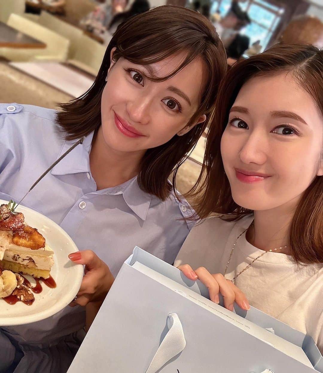多岐川華子のインスタグラム：「久しぶりなお友達と☺️ 普通に久しぶりのランチかと思ったら、まさかのお祝いまで🥂 ありがとう！ びっくりした〜。 お手紙もとっても嬉しいなぁ☺️  しほちゃん可愛いだけじゃなく心まで美しいんだっ。 いつも浄化される🥰 またゆっくりと〜☕️」