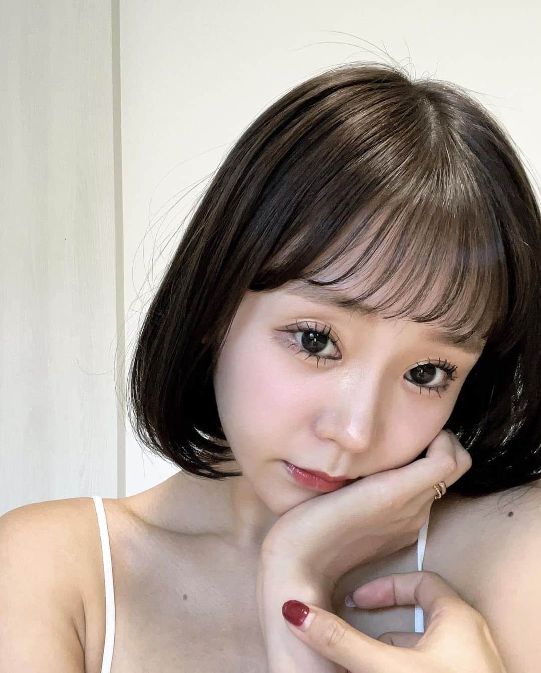 並川花連のインスタグラム：「26年間生きてきた過程👶🏻ぶりに短くなった💇🏻‍♀️  飽き性なので年間通して 髪型よくかわるけどショートは 終始どきどきした🥹  色々またヘアアレンジもたのしも〜♡☺︎  ⚠︎ネイル変えにいきます^^;  そして先日 プルージュ病院クリニック🏥　@pruge_clinic で @pruge_okamoto 理事長先生に ぷるぷるハート注射を打っていただきました💉  自分の血液を使った美容医療だから安心だし 今回は産後の胸のハリが気になって お願いしたのですがすごく良かったので また次回も楽しみ🥹🫶🏻  #ぷるぷるハート注射 #プルージュ美容クリニック」