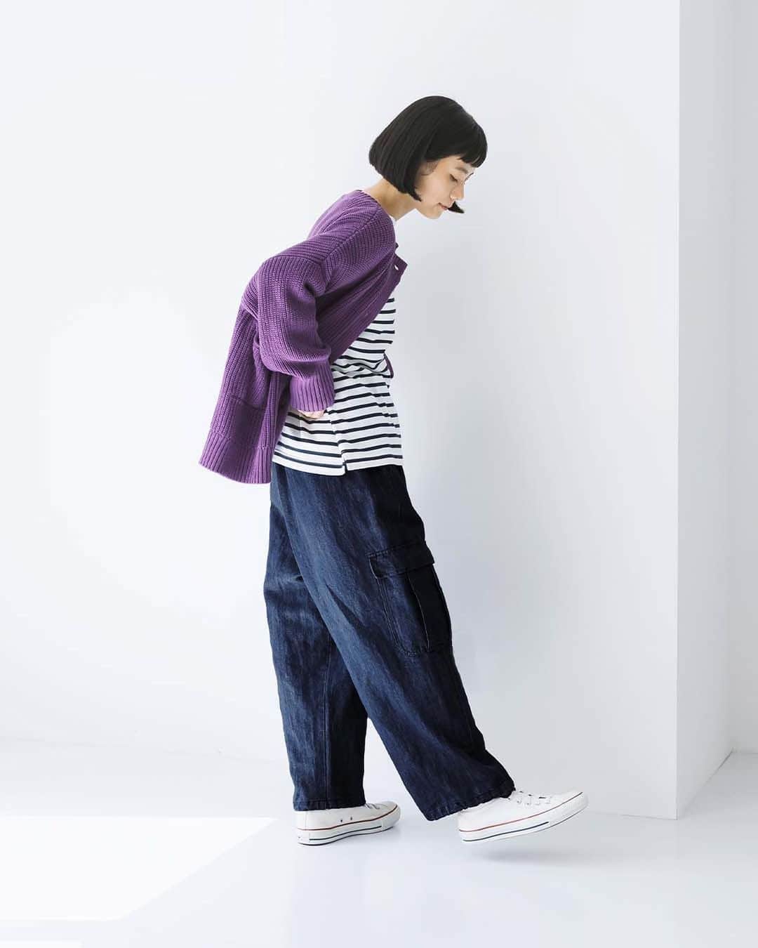 ナチュランさんのインスタグラム写真 - (ナチュランInstagram)「【 Lintu Laulu 】今の気分、こだわりデニムのカーゴパンツ  ・  ナチュランオリジナルブランド「 Lintu Laulu 」から、 こだわりデニムのカーゴパンツが届きました。  暑さが続き、装いがマンネリになりがちな今の時季、 いつもとは雰囲気の違うボトムに変えて、気分を一新しませんか。  ロングシーズン使えるアイテムのため、秋冬のコーディネートにも活躍します。  モデル身長：164cm  ----------------------------- 　Lintu Laulu -----------------------------  ■コットンリネンデニムおとなが選ぶカーゴパンツ ¥12,100 ホワイト[ 注文番号：MTO-2A83-3219-A ] ワンウォッシュ[ 注文番号：MTO-2A83-3219-B ]  -----------------------------  ▶️商品詳細やお買い物は写真のタグをタップ またはプロフィール（@natulan_official）から 「ナチュラン」のサイトにアクセスして 注文番号や商品名を検索してみてくださいね。  #lifewear #fashion #natulan #今日のコーデ #コーディネート #ファッション #ナチュラル #ナチュラン #日々の暮らし #暮らしを楽しむ #シンプルライフ #シンプルコーデ #大人女子 #大人カジュアルコーデ #大人服 #パンツ #パンツコーデ #カーゴパンツ #デニム #デニムコーデ #コットン #リネン #秋コーデ #ナチュランオリジナルブランド #リントゥラウル #LintuLaulu #natulan_official.」9月13日 15時28分 - natulan_official