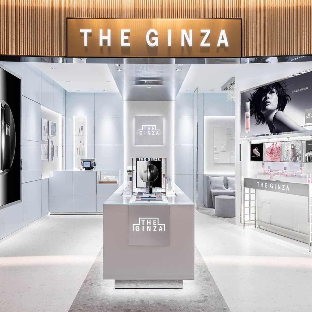 DFS & T Galleriaのインスタグラム：「THE GINZA was launched in Ginza, Tokyo as a unique fashion boutique, with a grid branding design inspired by Ginza's gridded cityscape. It dismantles the monolithic concept of luxury with modern, premium fashion and art. In 2002, THE GINZA eventually emerged as a skincare brand with the concept that fashion and skin were two essential components of beauty.  We invite you to discover Your Haute Couture Beauty at THE GINZA’s new boutique – T Galleria by DFS, Macau, Shoppes at Four Seasons 1F.   🎁 Enjoy a personalized skin consultation and luxurious hand massage services available exclusively at our boutique*  🎁 Get a 2-piece Recruitment Gift Set with any THE GINZA product purchase*  🎁 Get a 5-piece Premium Gift Set with purchases over MOP 4,000*  🎁 Get a DFS Exclusive Gift Set upon purchase of 2+ THE GINZA products with a minimum spend of MOP 2,300*  *T&Cs apply, while stocks last.  @theginza_official #THEGINZA  #DFSOfficial #DFSBeauty #DFSSkincare」