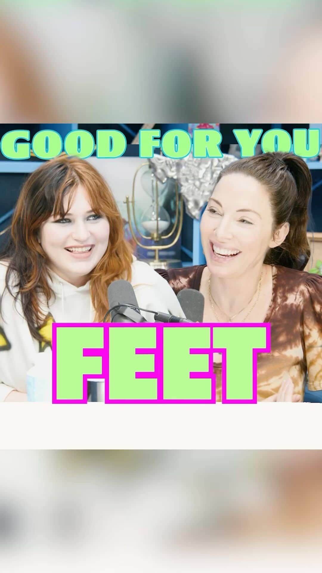 ウィットニー・カミングスのインスタグラム：「The sparkle fest @gayle (ABCDEFU chanteuse) kills it this week and I just can’t not bring up foot intercourse」