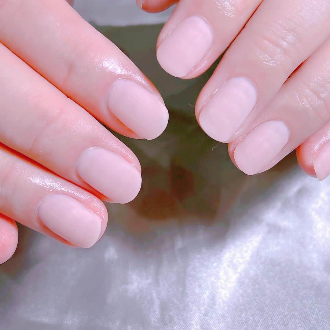 なかやまちえこのインスタグラム：「まねきんみたいなネイル⠀ ⠀ @aby_sharenail ⠀ @pregel.jp ⠀ #nail #nails #nailart #ネイル #美甲 #ネイルアート  #japanesenailart #manucure #japanesenails #manicurist #gelnails #أظافر #네일아트 #미용  #เพ้นท์เล็บ #artedeuñas #เพ้นท์เล็บเจล #ジェルネイルデザイン #ネイルデザイン #nagelkunst #ワンカラーネイル」