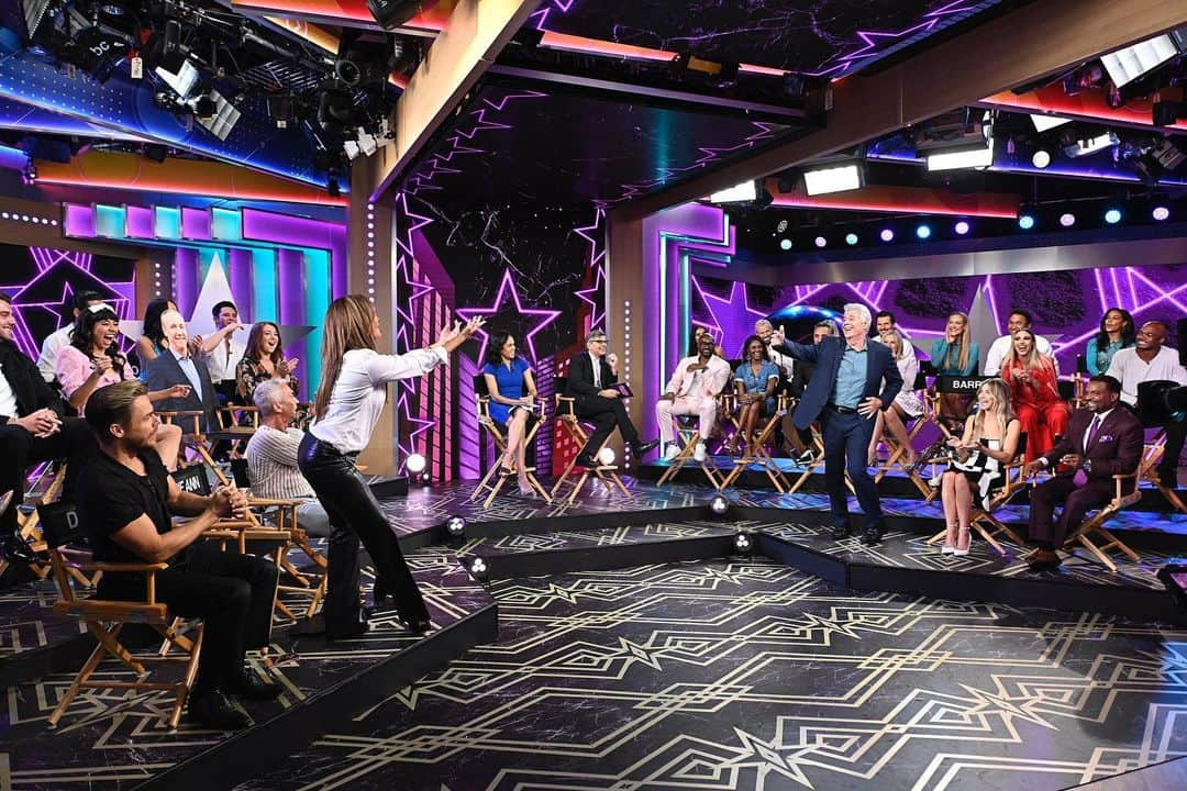 Good Morning Americaさんのインスタグラム写真 - (Good Morning AmericaInstagram)「The @dancingwiththestars cast reveal is absolutely the highlight of our morning! 🤩🪩  #DWTS #DancingOnGMA」9月14日 1時04分 - goodmorningamerica