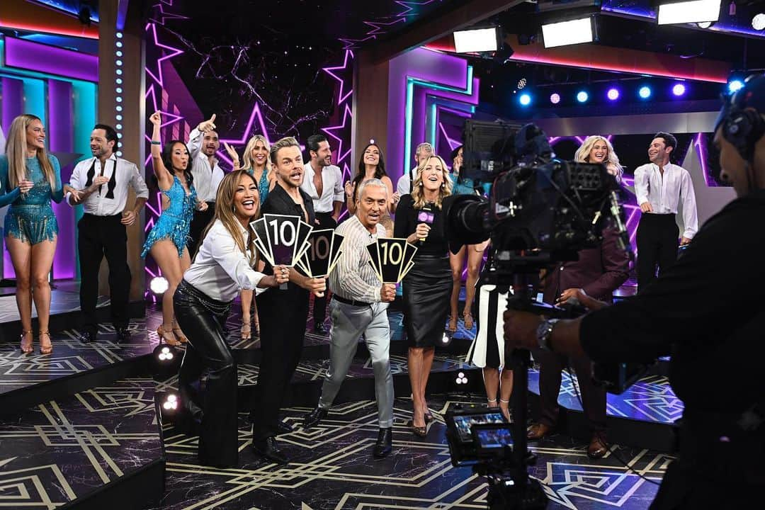 Good Morning Americaさんのインスタグラム写真 - (Good Morning AmericaInstagram)「The @dancingwiththestars cast reveal is absolutely the highlight of our morning! 🤩🪩  #DWTS #DancingOnGMA」9月14日 1時04分 - goodmorningamerica