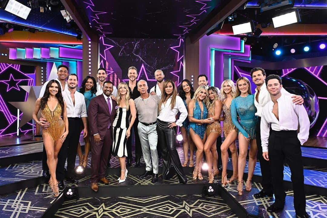 Good Morning Americaさんのインスタグラム写真 - (Good Morning AmericaInstagram)「The @dancingwiththestars cast reveal is absolutely the highlight of our morning! 🤩🪩  #DWTS #DancingOnGMA」9月14日 1時04分 - goodmorningamerica