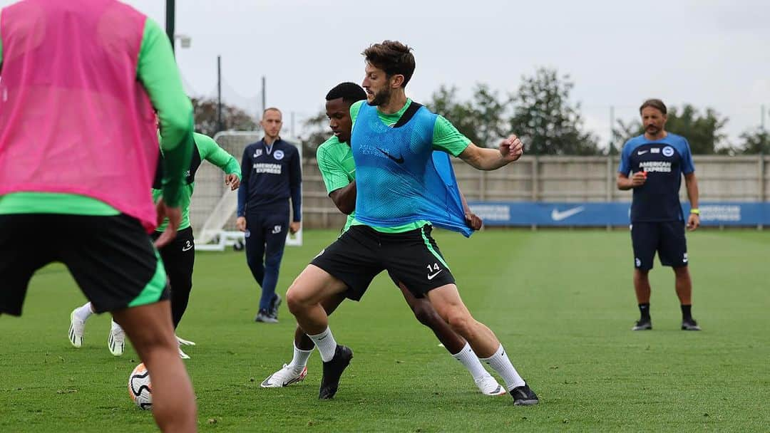 アダム・ララーナさんのインスタグラム写真 - (アダム・ララーナInstagram)「Back at HQ with the lads prepping for the weekend 💙🤍 #BHAFC」9月14日 1時17分 - officiallallana