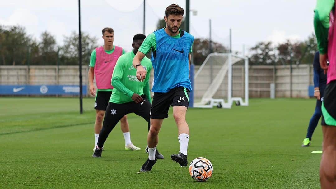 アダム・ララーナさんのインスタグラム写真 - (アダム・ララーナInstagram)「Back at HQ with the lads prepping for the weekend 💙🤍 #BHAFC」9月14日 1時17分 - officiallallana