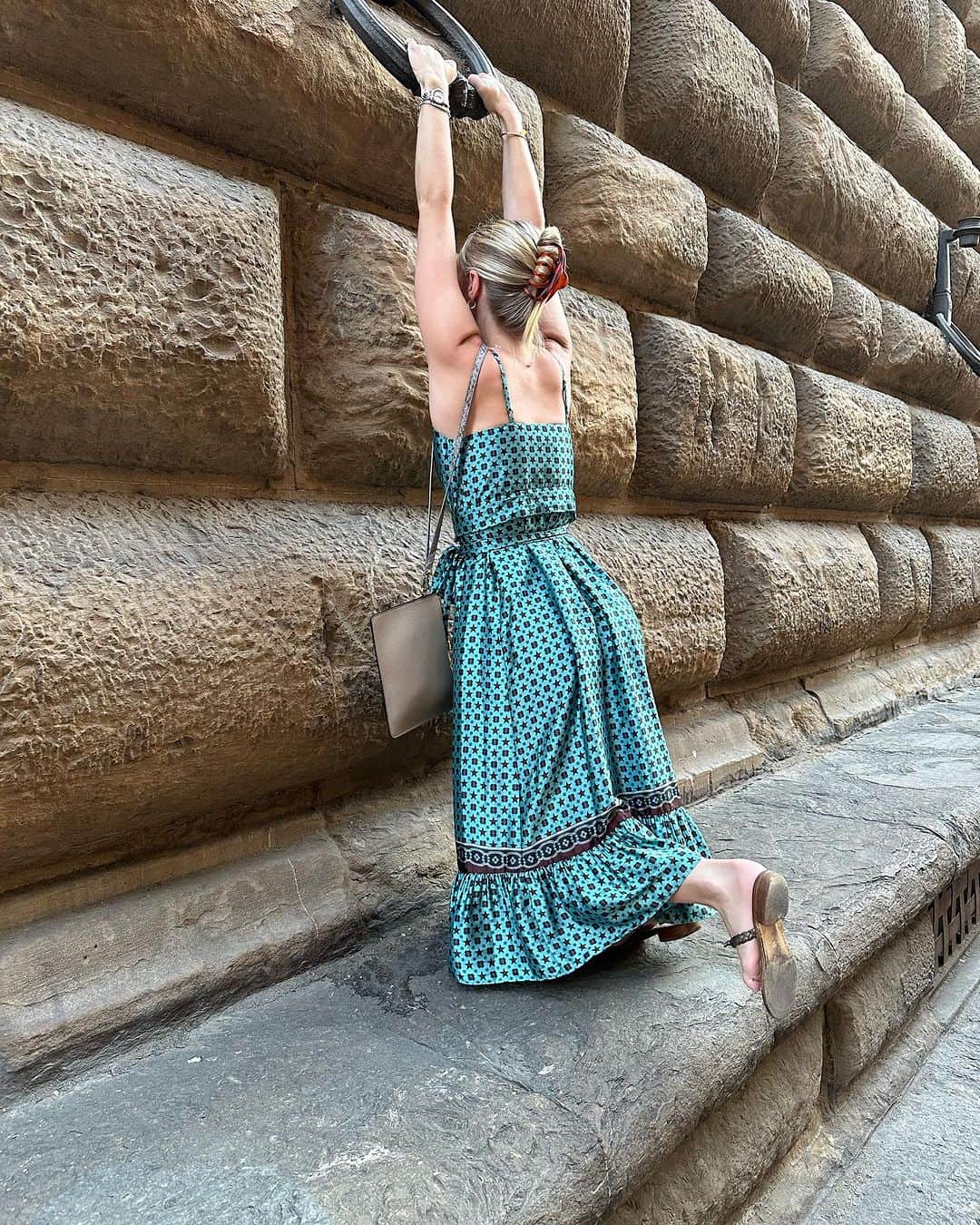 ドミニク・シャーウッドのインスタグラム：「Italy…again!  @deckersadowski」