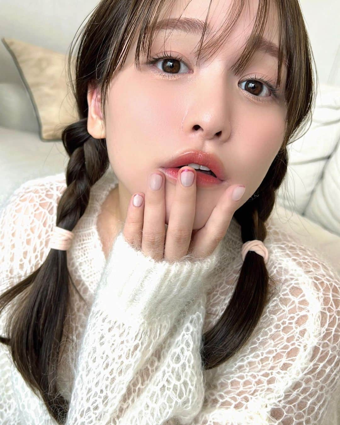 菅本裕子さんのインスタグラム写真 - (菅本裕子Instagram)「今日のメイクテーマは【うぶ】でした🍼 ⁡ ぴゅあぴゅあなメイク！ 動画撮ったよ！公開をお楽しみに😉 ⁡ カラコンとリップだけ！ 先に紹介🫶タグつけといた！ ベイビーブラウンです❤︎ ⁡ 今日のメイクや、ヘアや、全てが完璧に【うぶ】だったから気持ちがうぶな子になって、楽しかったな🤣毎日違う自分を楽しんでるようにメイクしてるんだよね！ ⁡ あしたはどんなゆうこすになろうかな〜❤︎ ⁡ #うぶメイク #ゆうこすモテちゃんねる #あざとメイク #ピンクメイク」9月14日 1時18分 - yukos0520